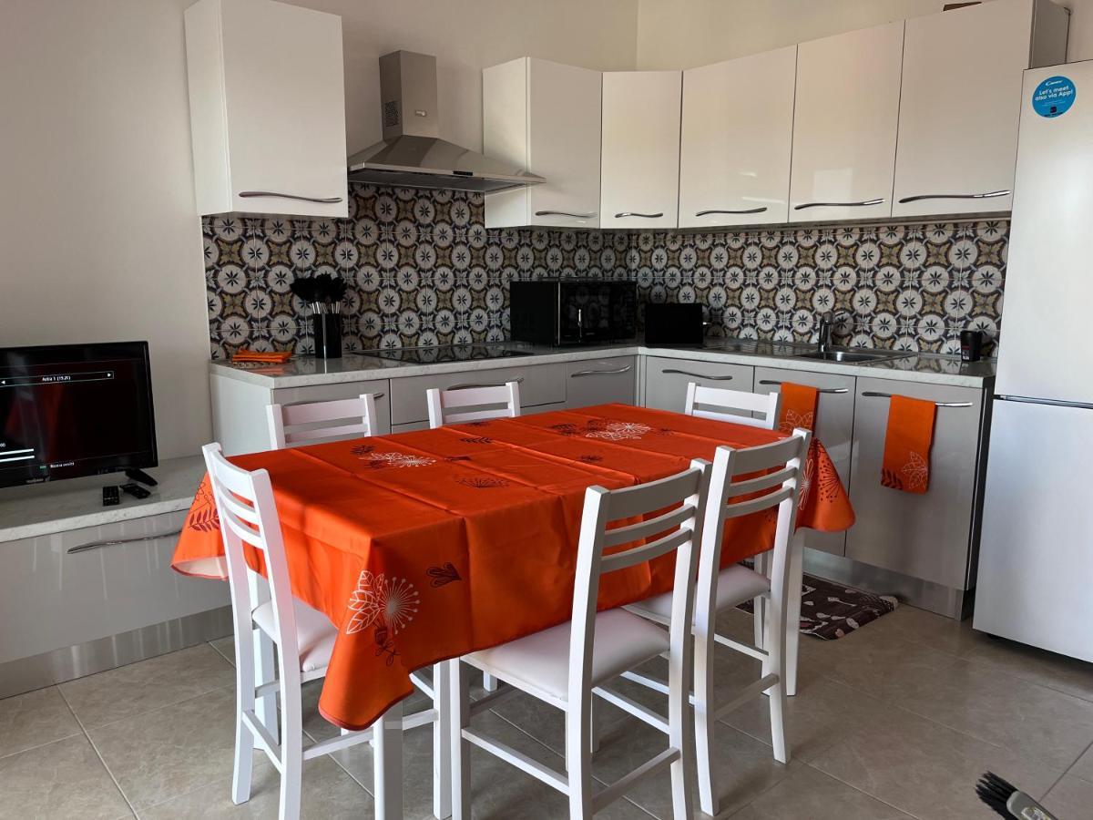 Residence Le Maree Porto Pino Kültér fotó